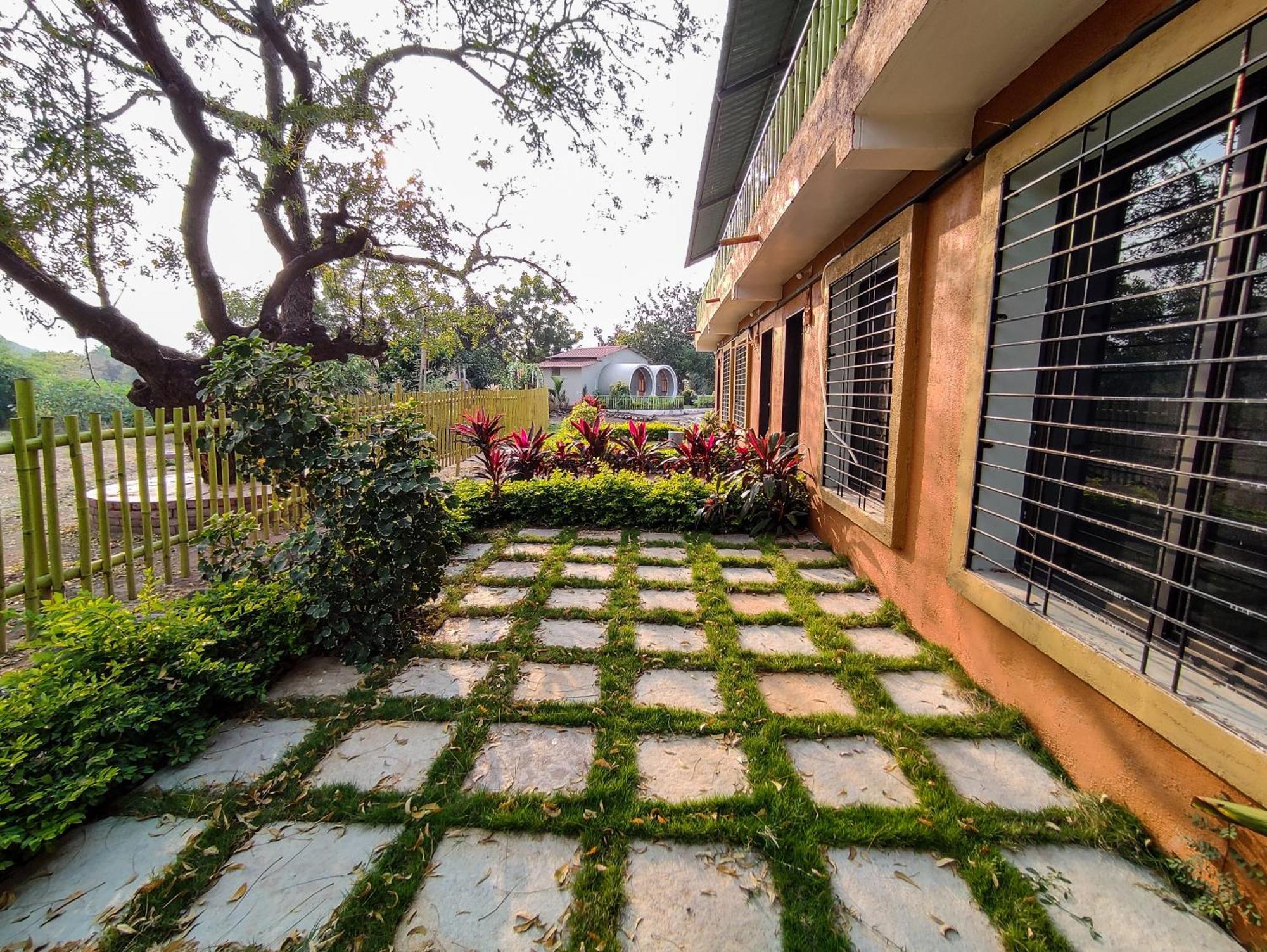 Van Vagdo Resort Rajpipla Exterior foto
