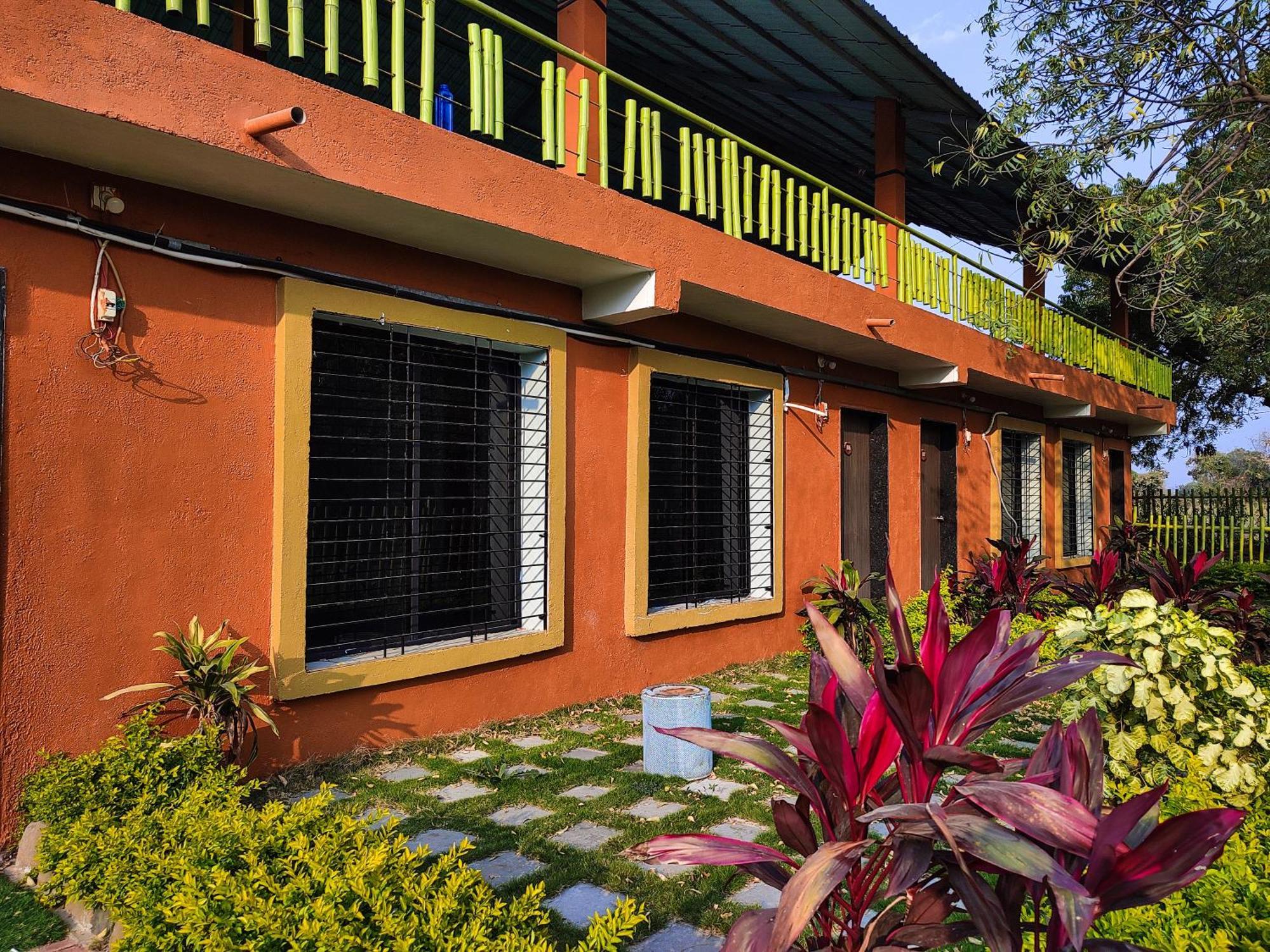 Van Vagdo Resort Rajpipla Exterior foto