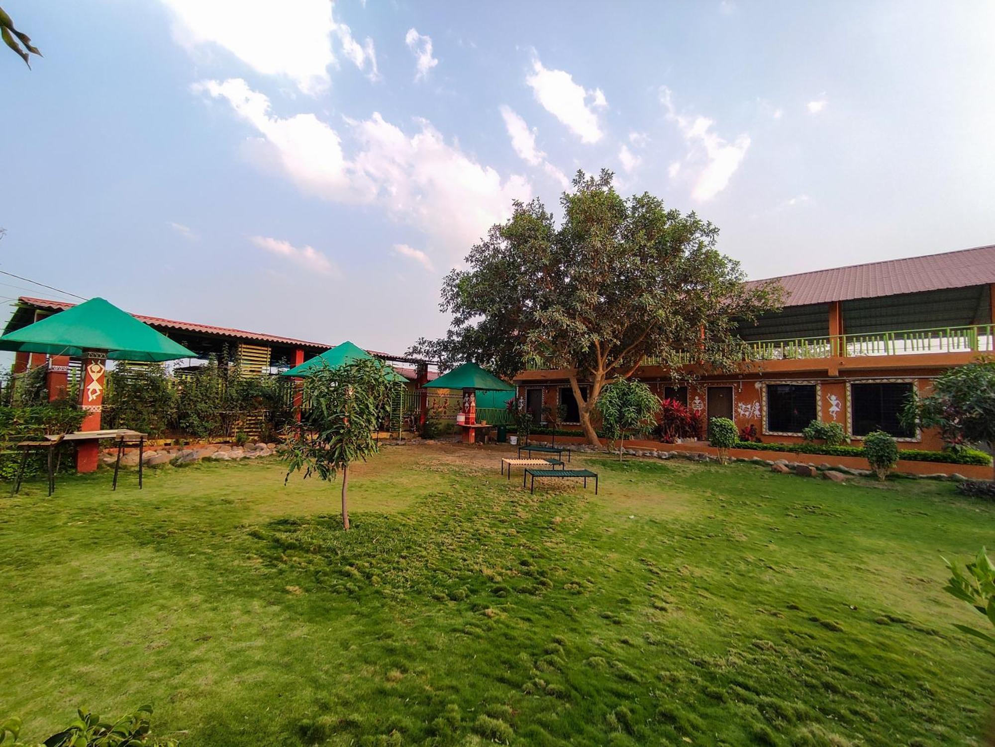 Van Vagdo Resort Rajpipla Exterior foto